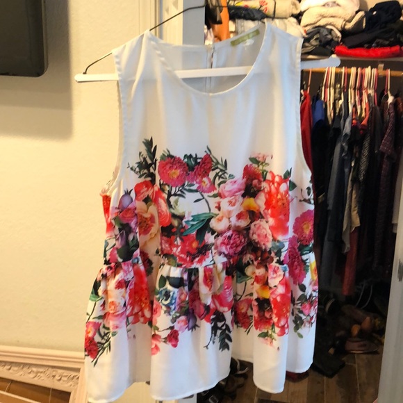 Gianni Bini peplum blouse w/ flower print! - Picture 1 of 3